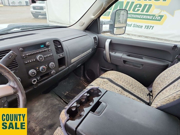 2014-chevrolet-silverado-2500hd-lt-image-12