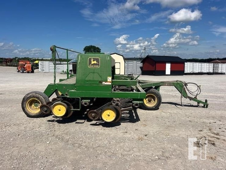 1993-john-deere-750-image-2