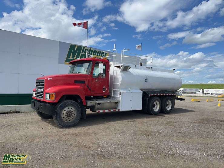 2004-mack-ch613-image-1