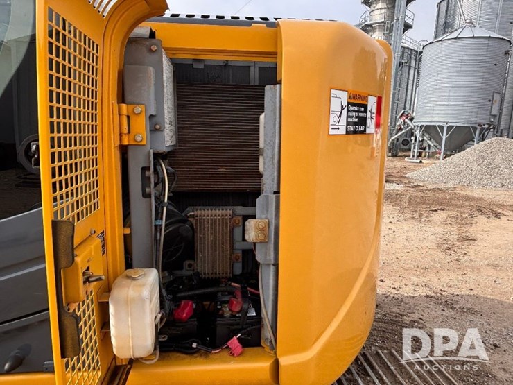2012-deere-135d-image-39