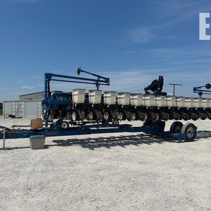 2011 KINZE 3660