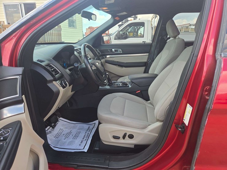 2019-ford-explorer-xlt-image-12