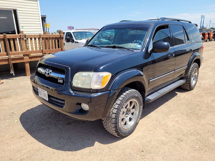 2005-toyota-sequoia-limited-image-1