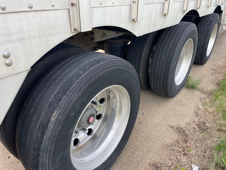 2021-eby-livestock-trailer-image-39