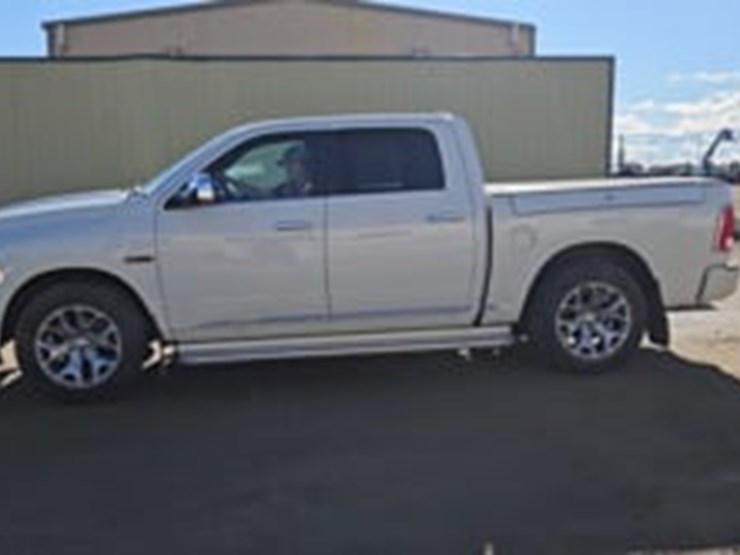 2016-ram-1500-laramie-image-5