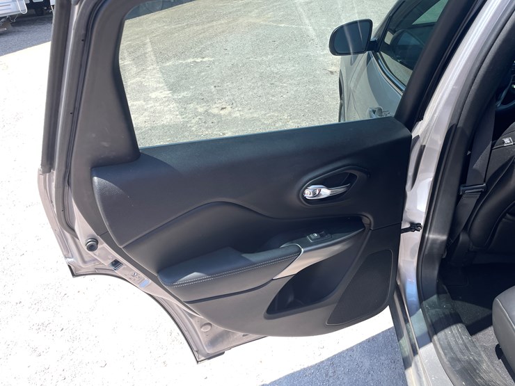 2019-jeep-cherokee-image-48