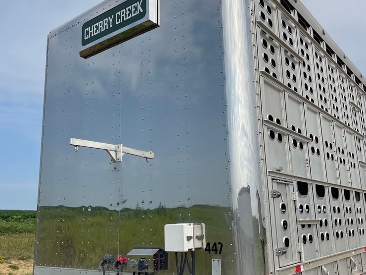 2021-eby-livestock-trailer-image-16