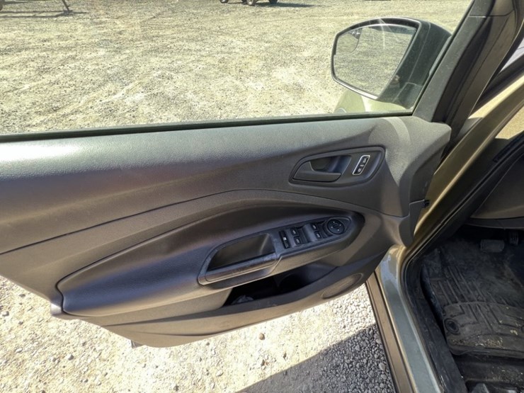 2014-ford-escape-image-24