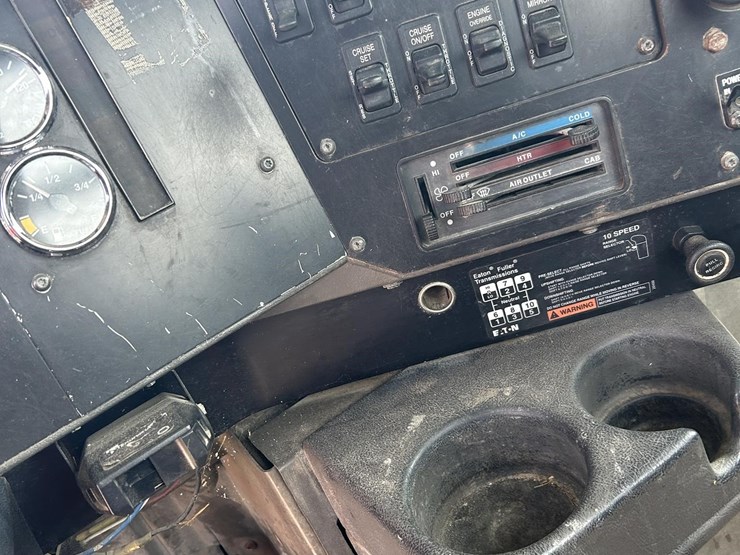 2000-international-9100-image-7