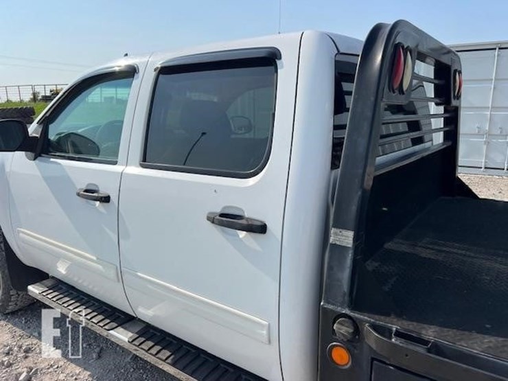 2011-chevrolet-silverado-2500hd-lt-image-35