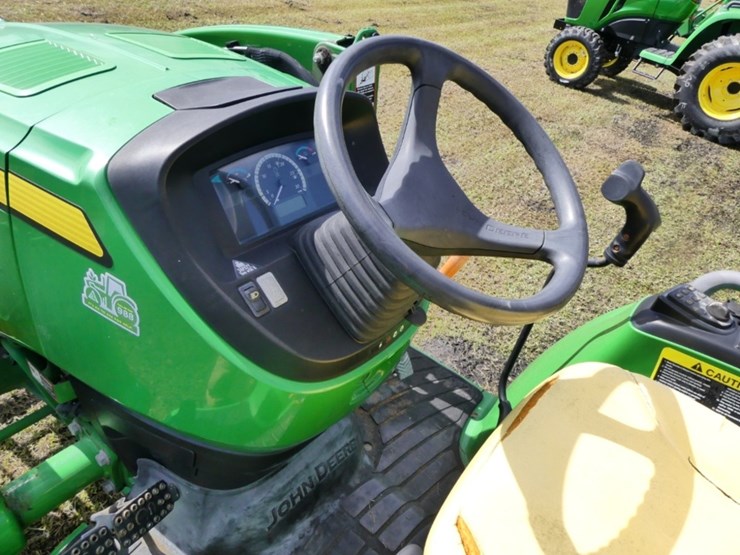 john-deere-3033r-image-13