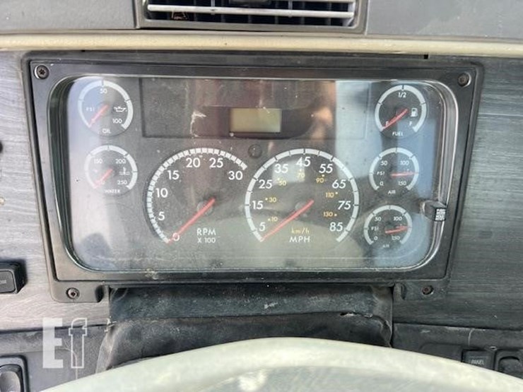 2008-freightliner-columbia-120-image-51