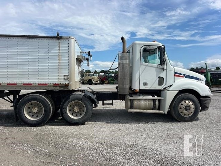 2008-freightliner-columbia-120-image-8