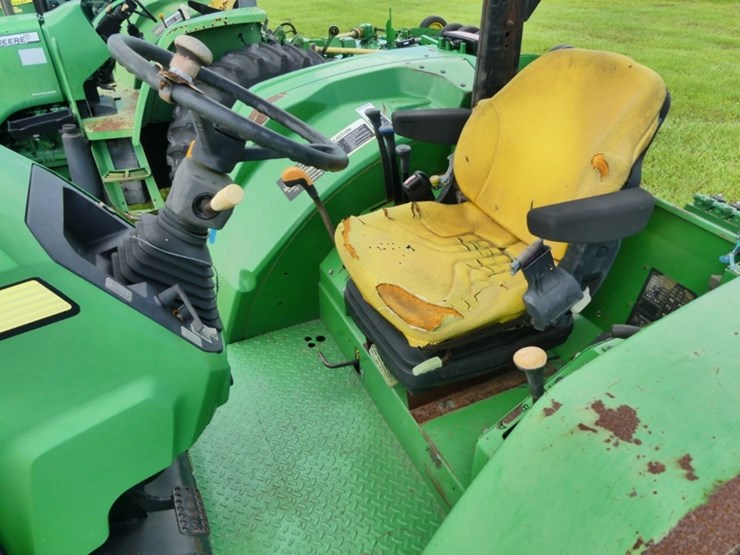 2013-john-deere-6105d-image-10