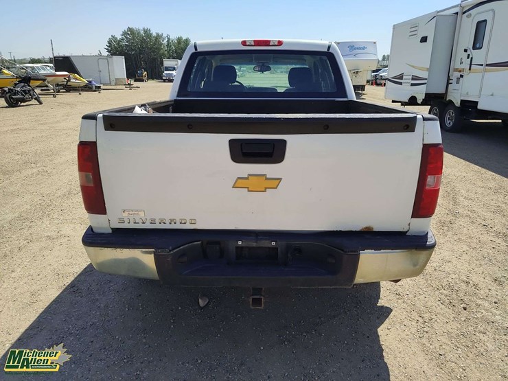 2013-chevrolet-silverado-1500-image-25