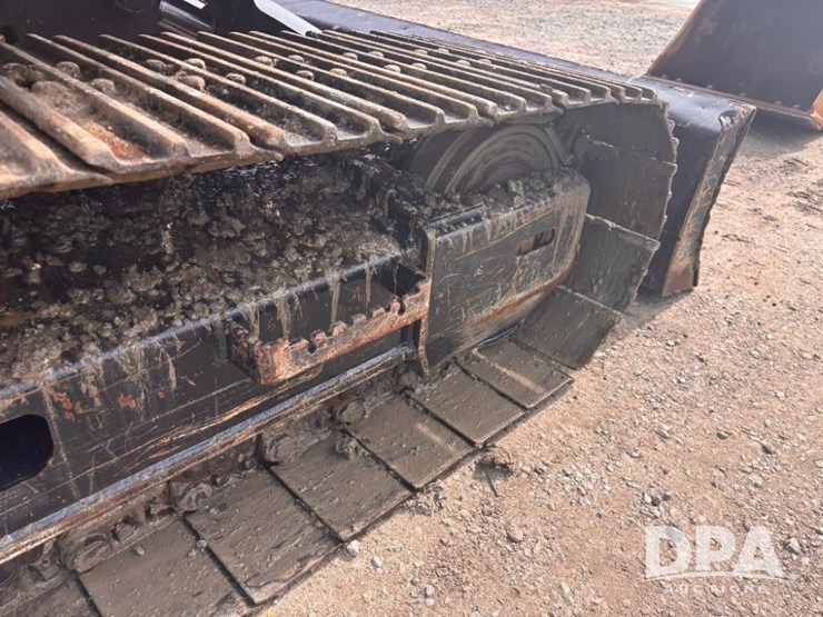 2012-deere-135d-image-48