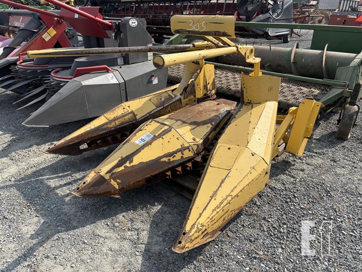 new-holland-824-image-3