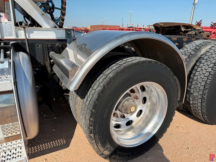 2013-peterbilt-388-image-8
