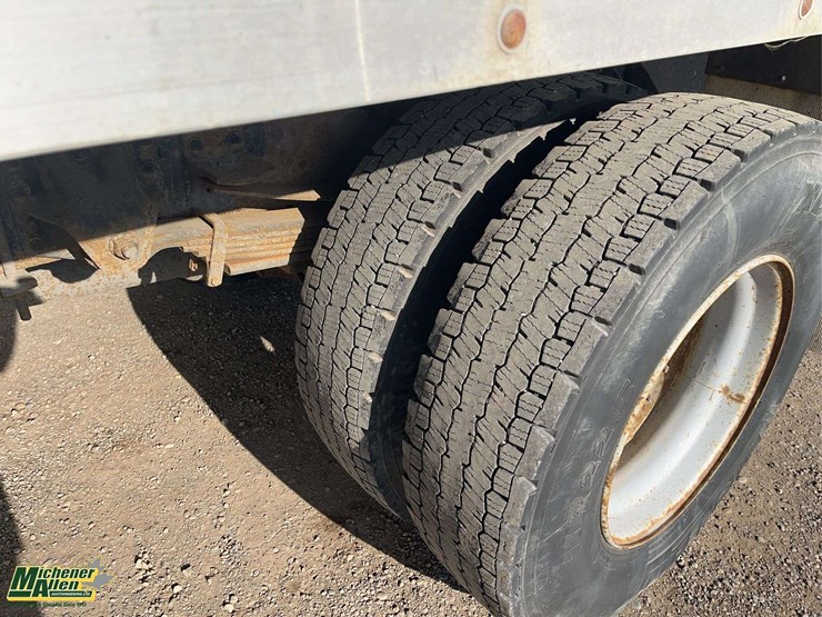 2005-gmc-t7500-image-8