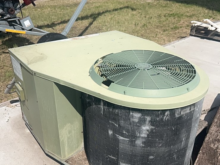 commercial-a/c-unit-image-1
