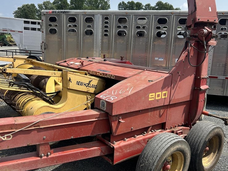 new-holland-900-image-1
