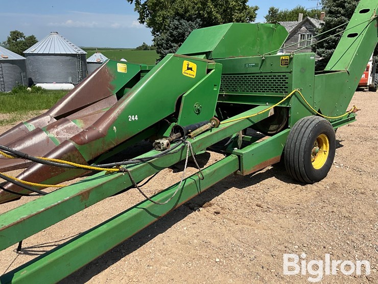 john-deere-300-image-13