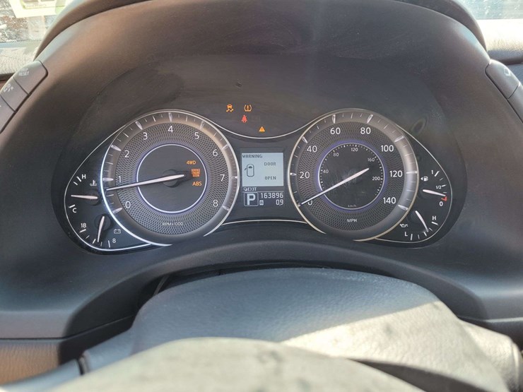 2012-infiniti-qx56-image-15