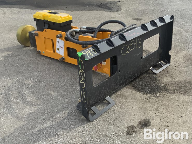 2025-post-pounder-giyi-680-skid-steer-post-driver-image-7