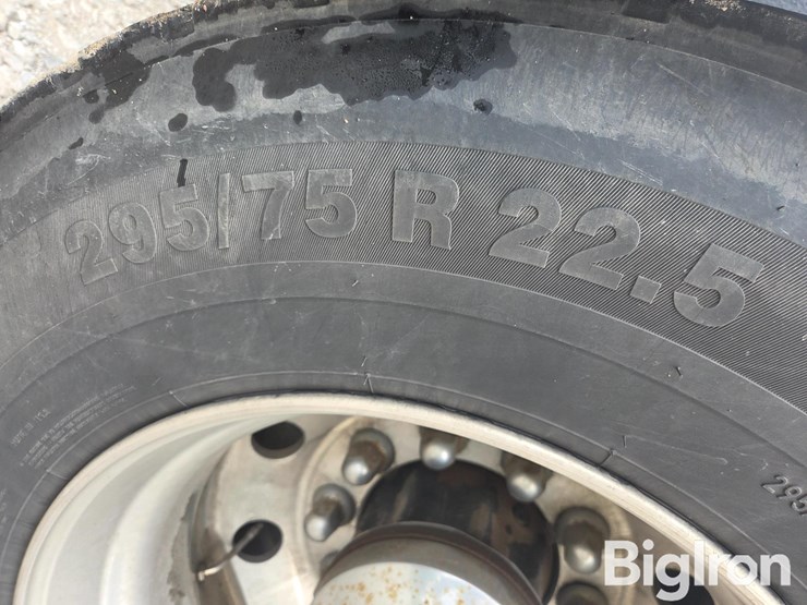 2016-peterbilt-567-image-19