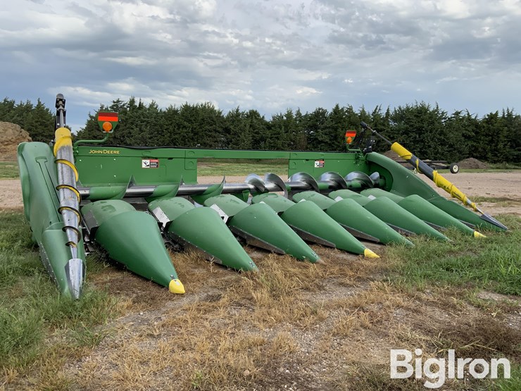 2017-john-deere-608c-image-3