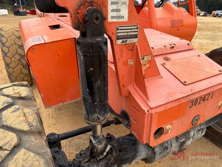 2018-jlg-8042-image-12