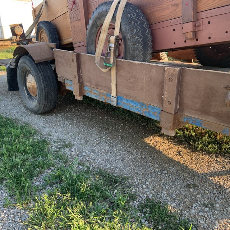 Flat bed implement trailer