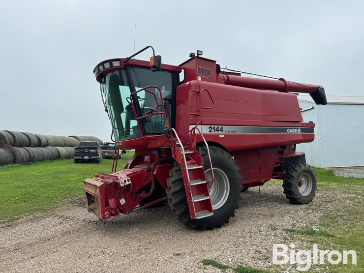 1995-case-ih-2144-image-1