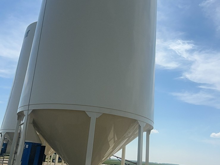 concept-7500-bushel-hopper-bin,-fully-equipped-with-agi-grainguard-10-hp-bin-fan-with-three-phase-electric-motor-image-9