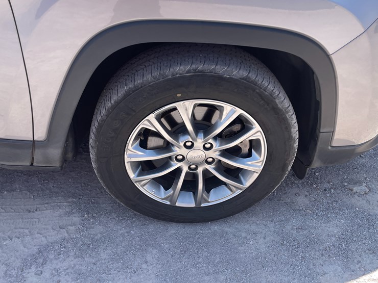 2019-jeep-cherokee-image-14