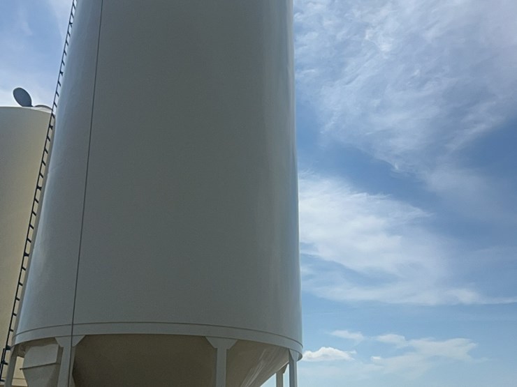 concept-7500-bushel-hopper-bin,-fully-equipped-with-agi-grainguard-10-hp-bin-fan-with-three-phase-electric-motor-image-8