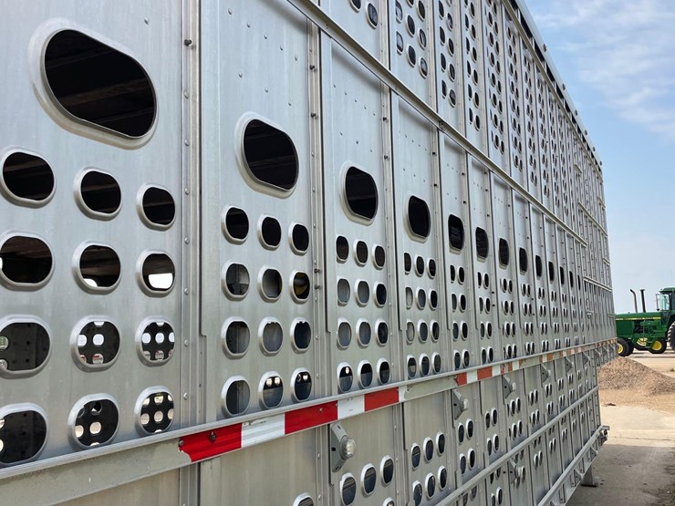 2021-eby-livestock-trailer-image-34