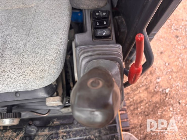 2012-deere-135d-image-62