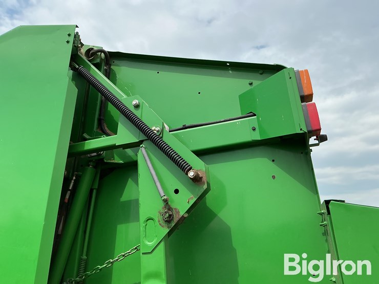 2014-john-deere-569-image-17