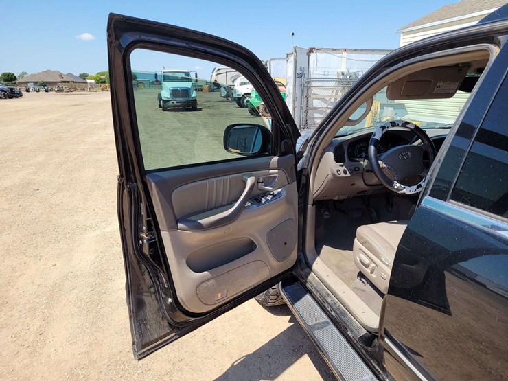 2005-toyota-sequoia-limited-image-8
