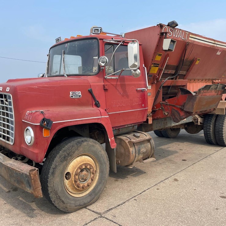 1982 FORD 900