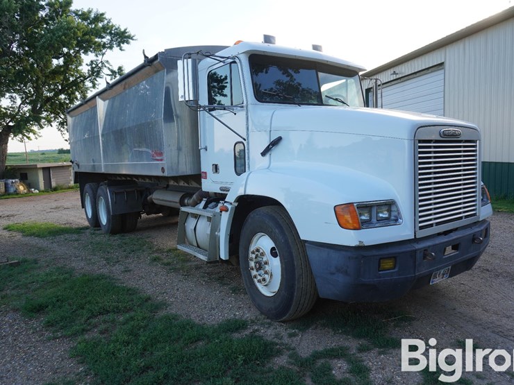 2000-freightliner-fld112-image-3