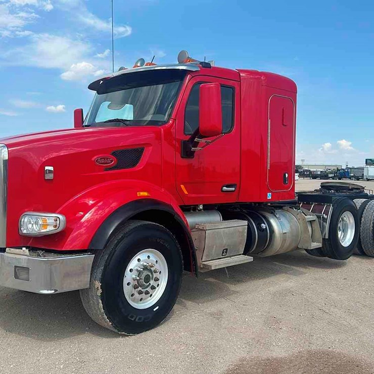 2015 PETERBILT 567