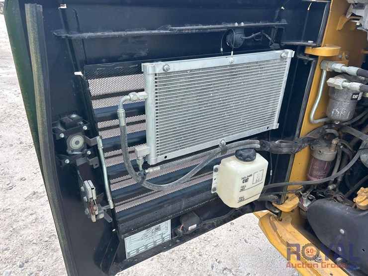 2019-caterpillar-299d2-image-7