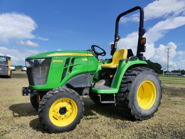john-deere-3038e-image-1
