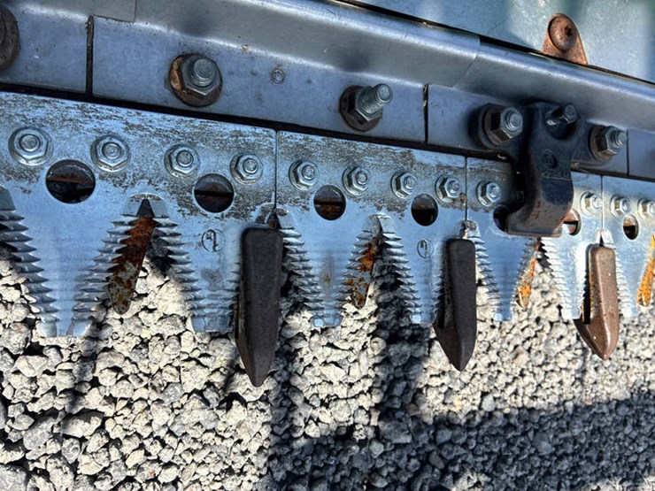 2009-john-deere-635f-image-32