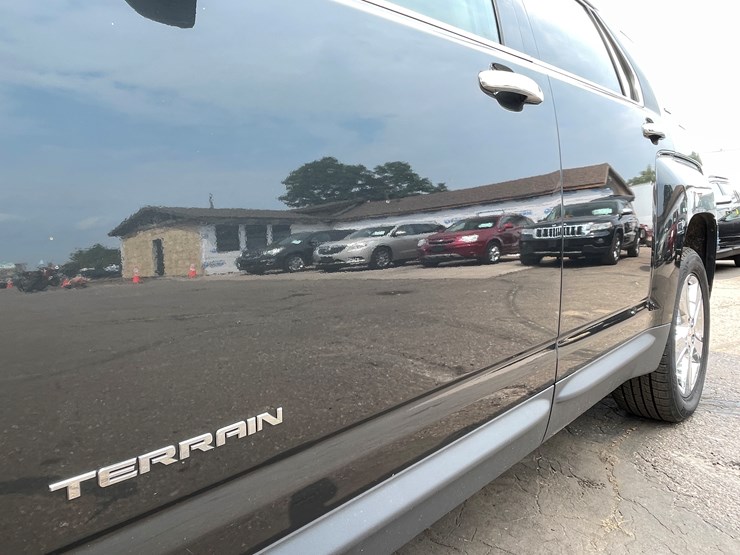 2014-gmc-terrain-slt-image-17