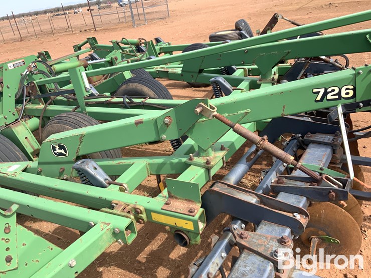 john-deere-726-image-16