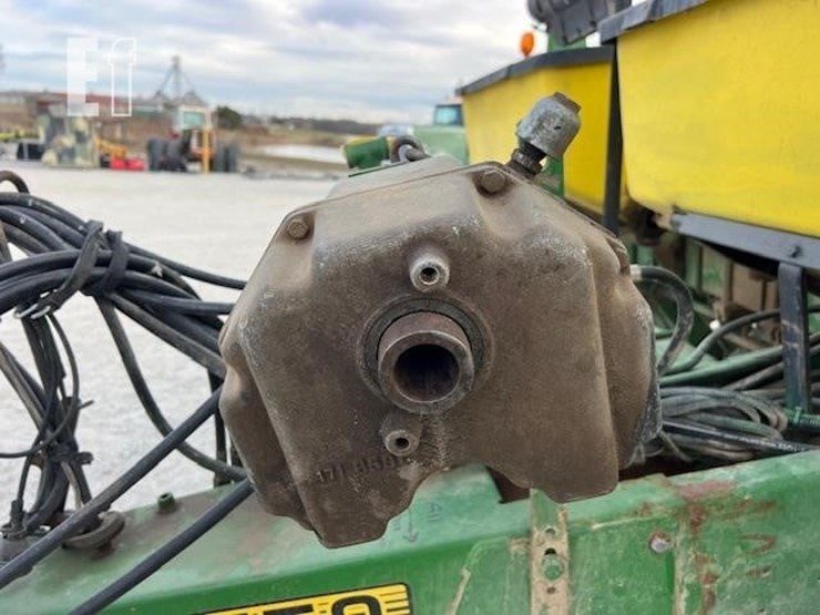 john-deere-1750-image-13