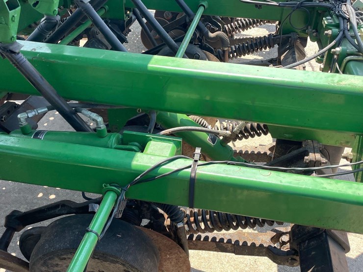 john-deere-1590-image-39